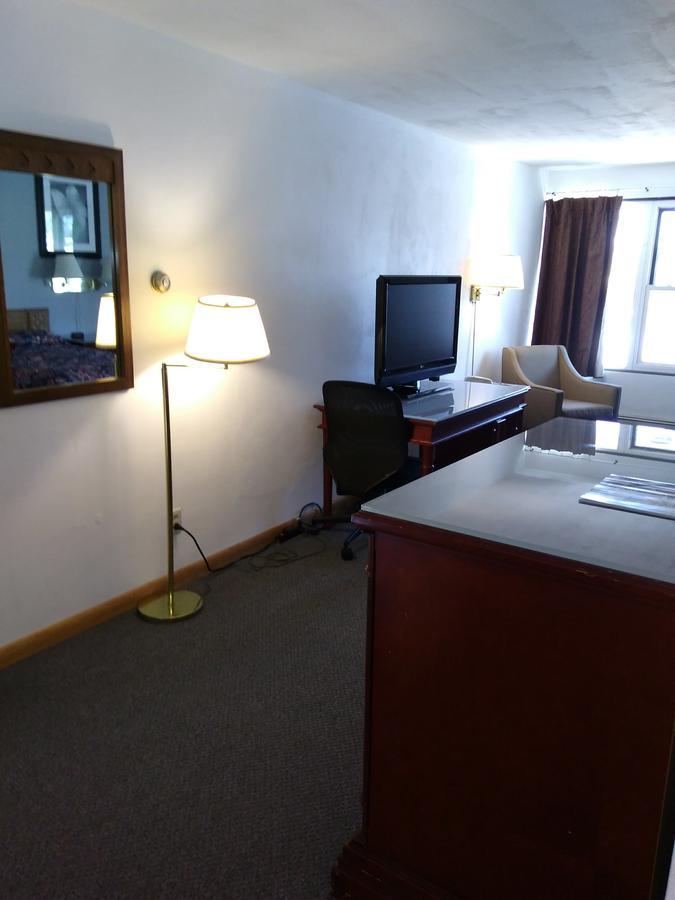 Hotel Blue Top Inn Stevens Point Bagian luar foto