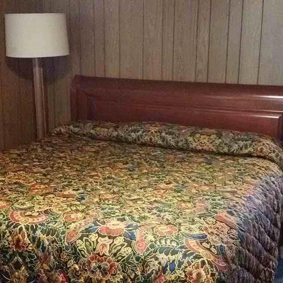 Hotel Blue Top Inn Stevens Point Bagian luar foto