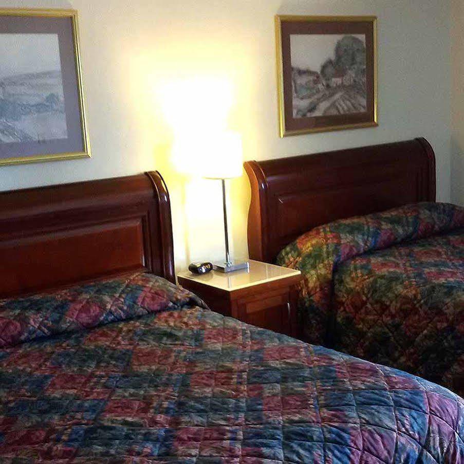 Hotel Blue Top Inn Stevens Point Bagian luar foto