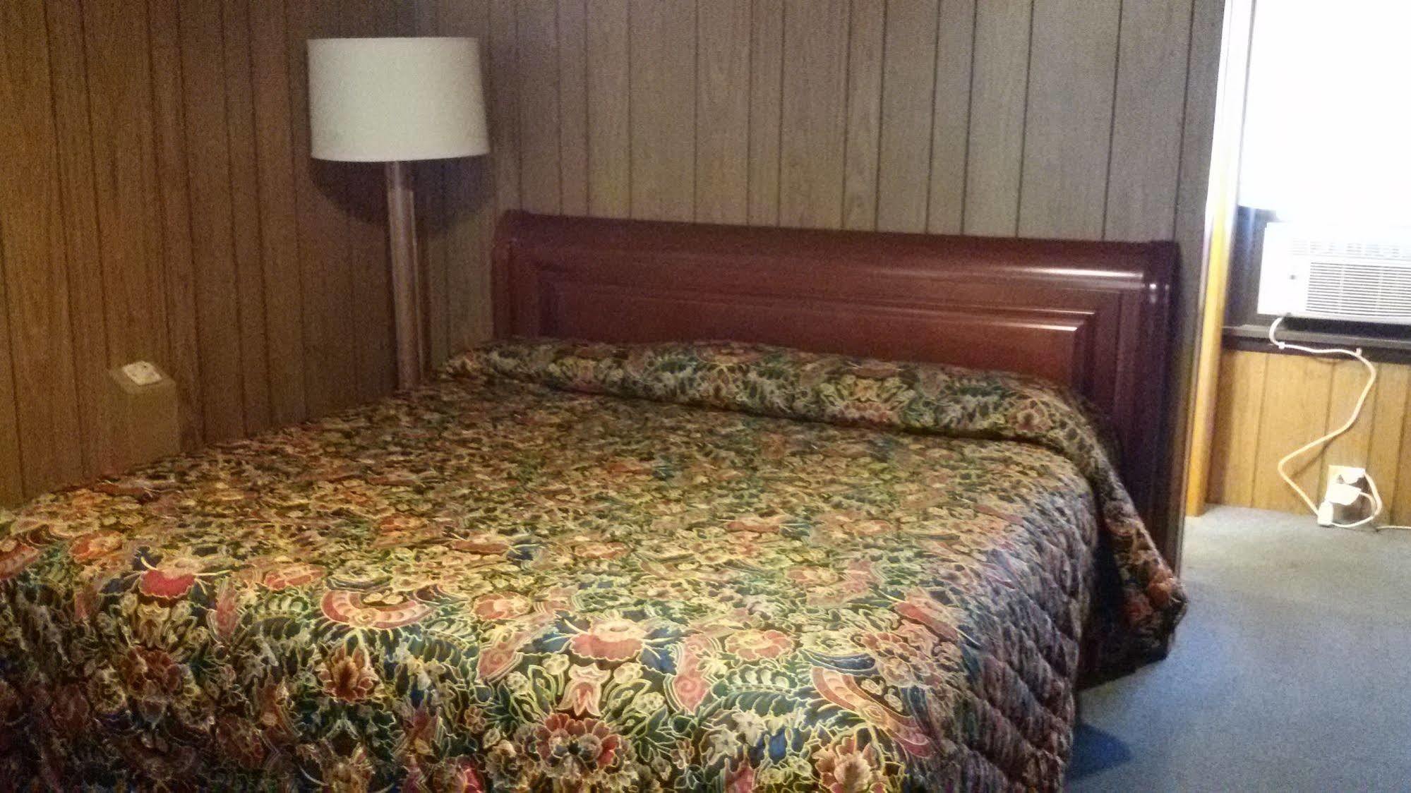 Hotel Blue Top Inn Stevens Point Bagian luar foto