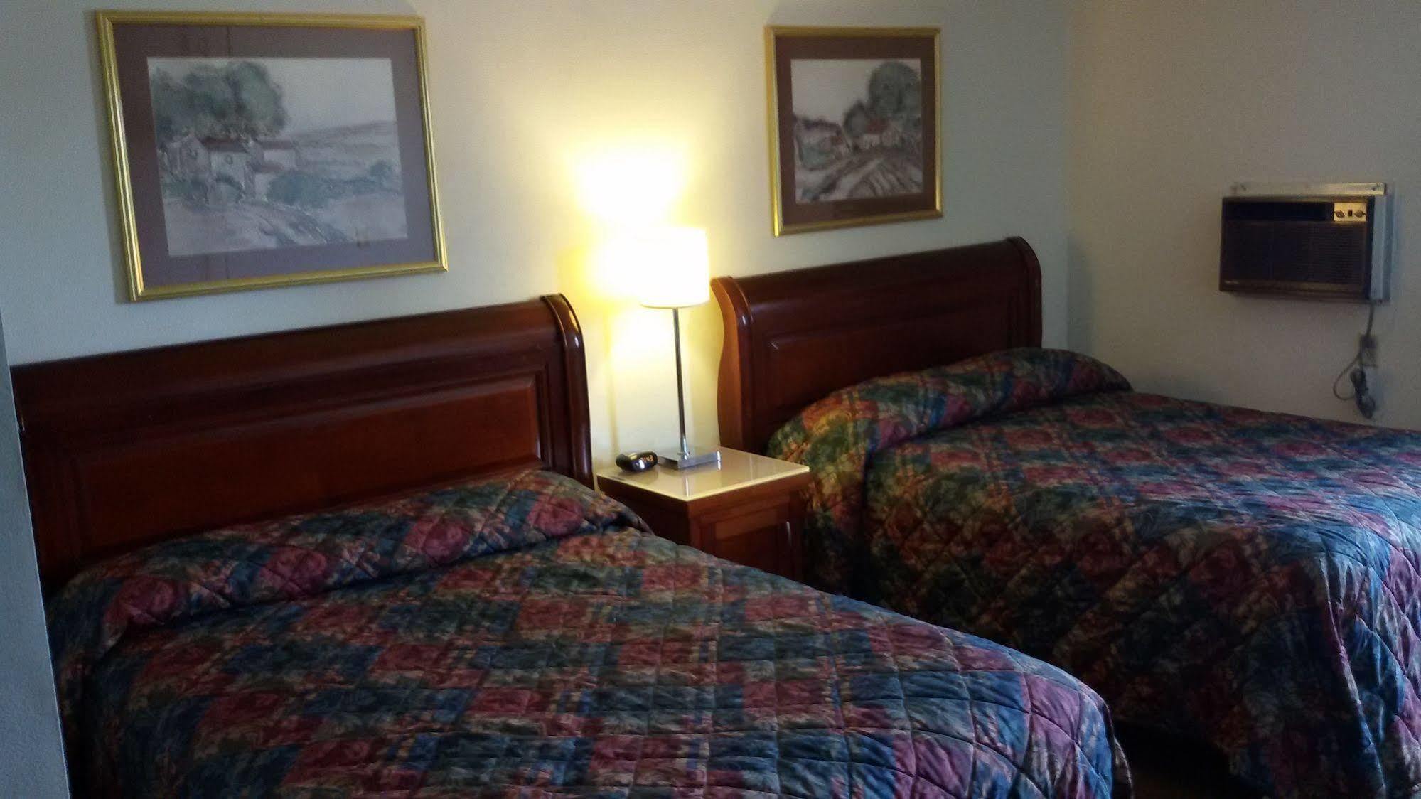 Hotel Blue Top Inn Stevens Point Bagian luar foto